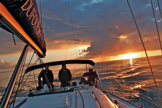 Barca a vela al tramonto Barca a vela al tramonto